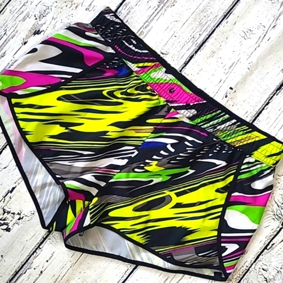 Fabletics Carrie Carnival Print Athletic Running Gym Workout Shorts Womens Sz M - Picture 6 of 16